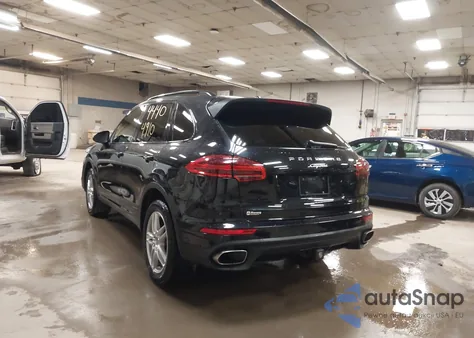 2016 Porsche Cayenne z USA, uszkodzony, nr VIN WP1AA2A27GKA12317